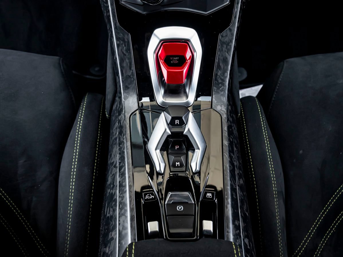 Used 2019 Lamborghini Huracan Performante AWD/4WD image 25