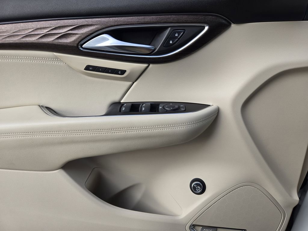 Used 2022 Buick Envision Avenir w/ Technology Package II image 20