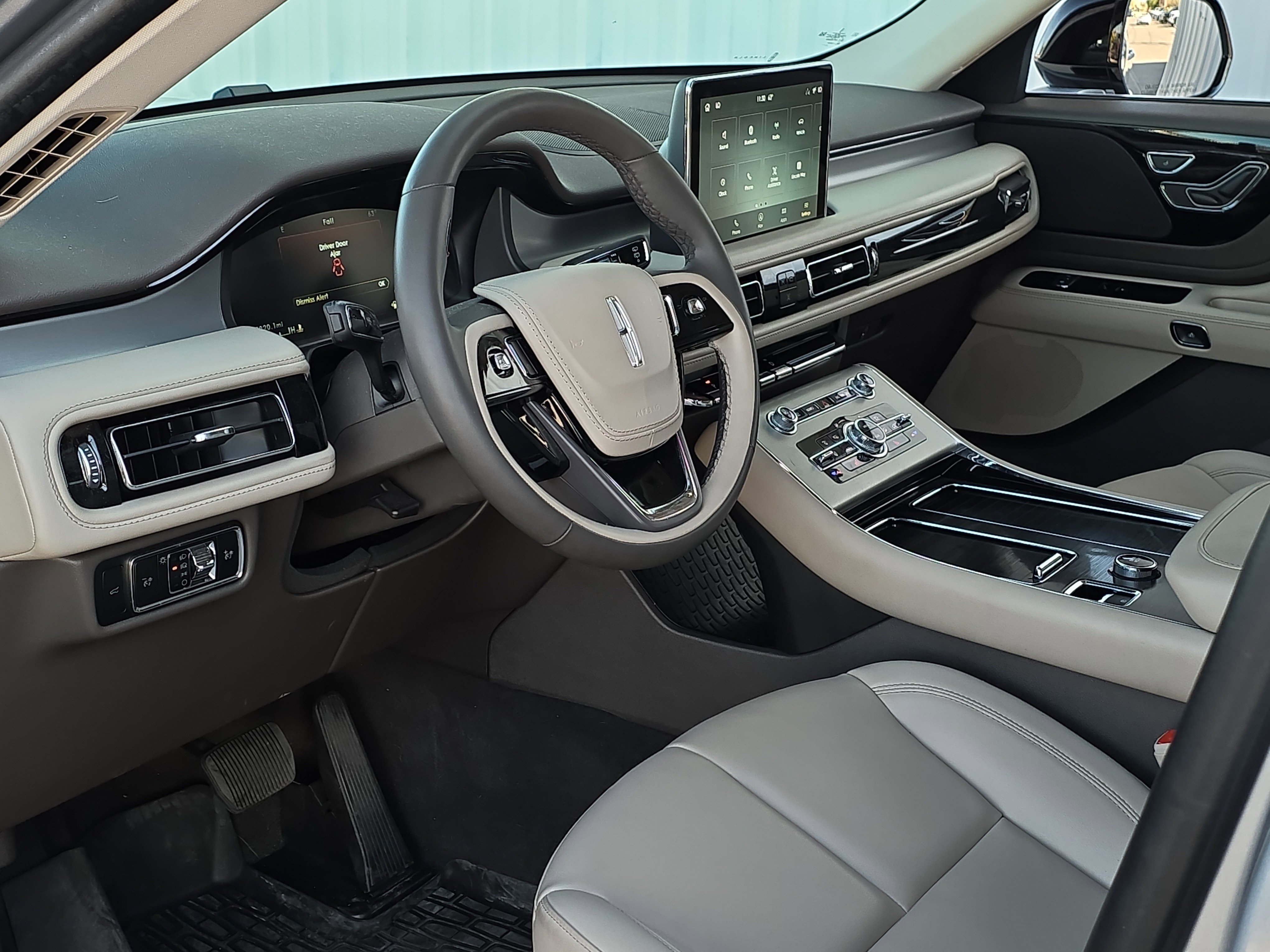 Used 2023 Lincoln Aviator 2WD w/ Elements Package image 15