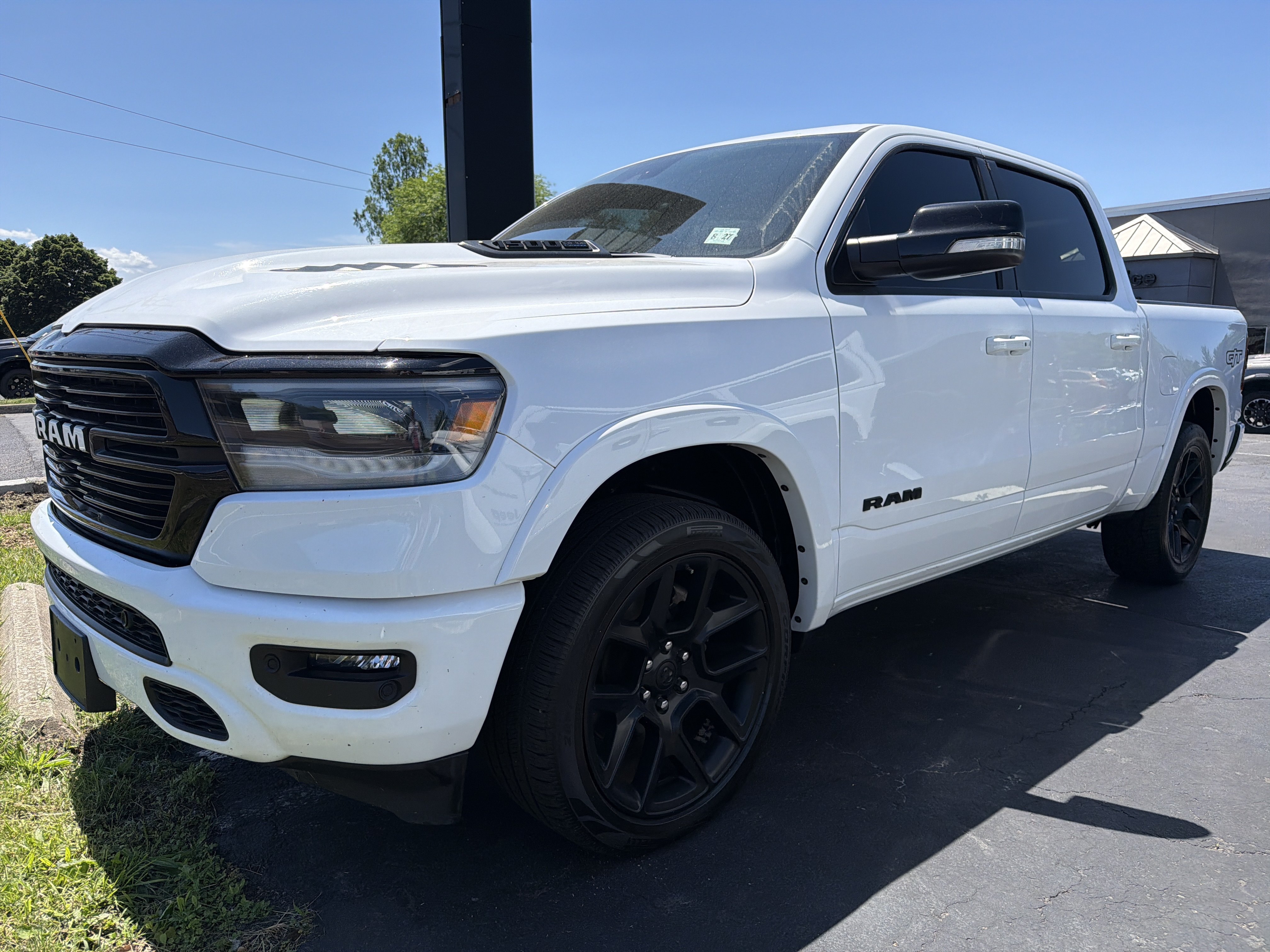 Certified 2022 RAM 1500 Laramie AWD/4WD image 3