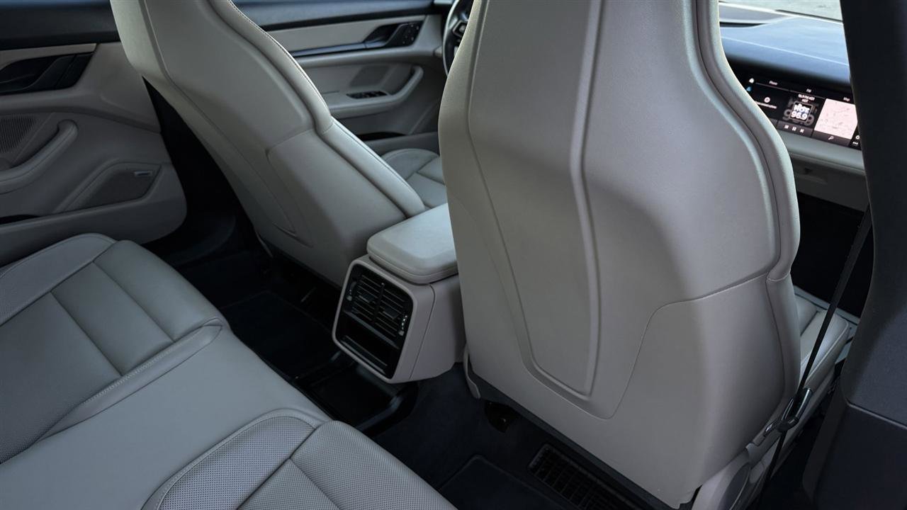 Used 2022 Porsche Taycan image 38