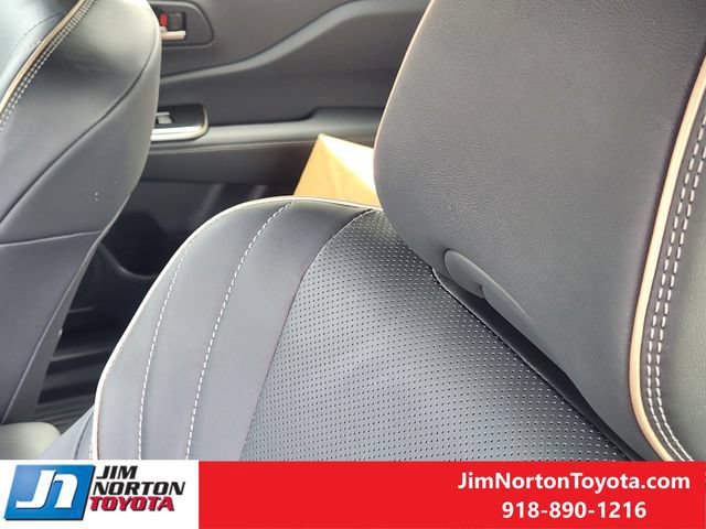 Used 2025 Toyota Crown Signia w/ Advanced Technology Package AWD/4WD image 17