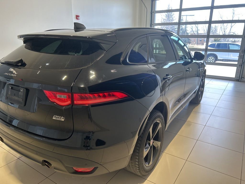 Used 2020 Jaguar F-PACE Premium image 17
