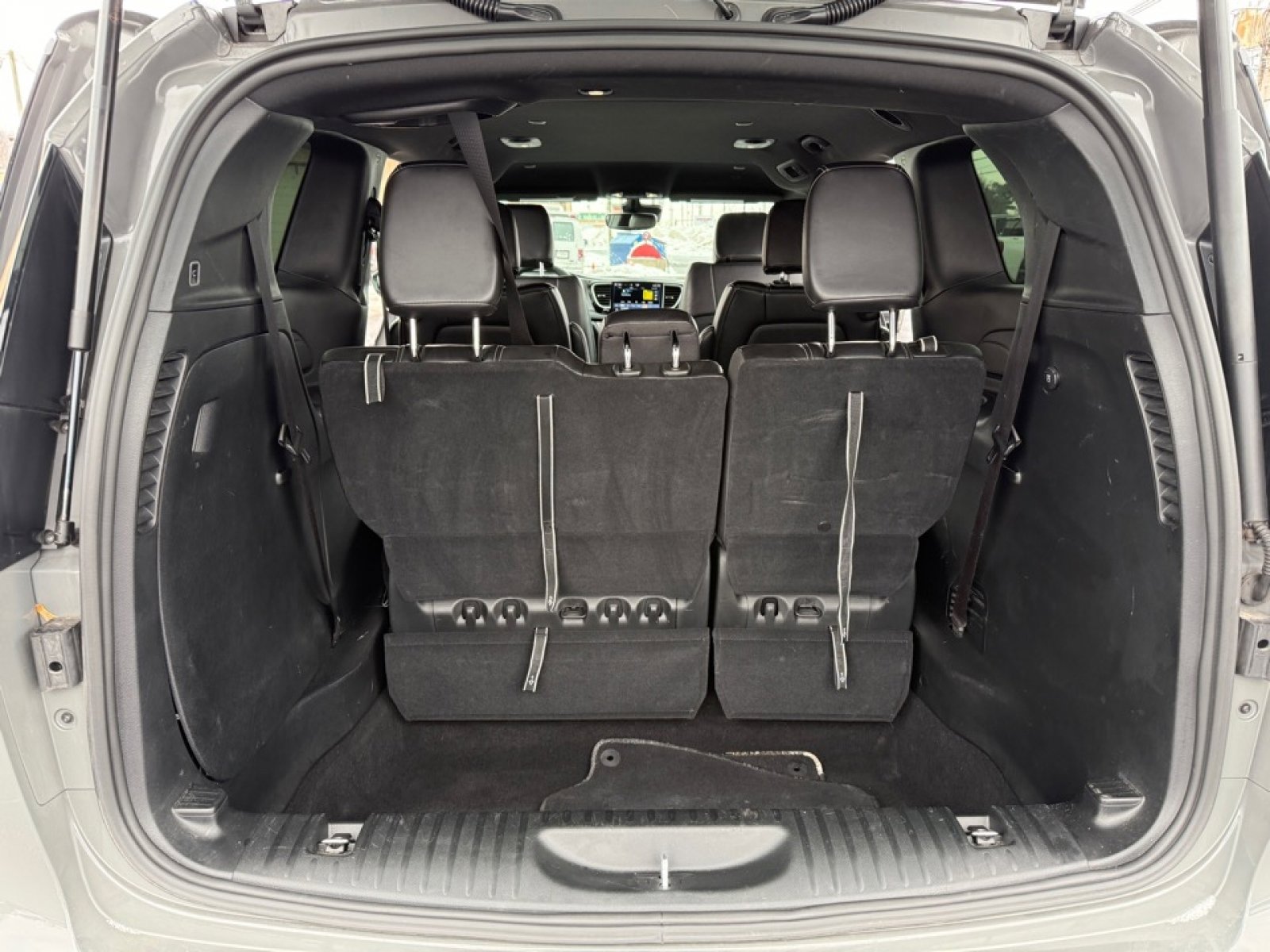 Used 2025 Chrysler Pacifica Select image 35