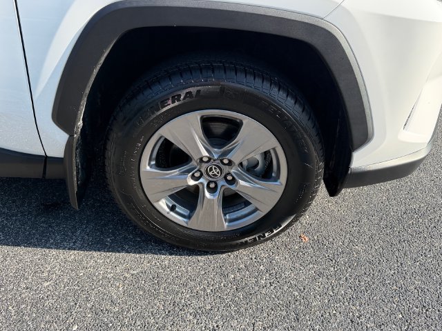 Used 2025 Toyota RAV4 XLE FWD image 20