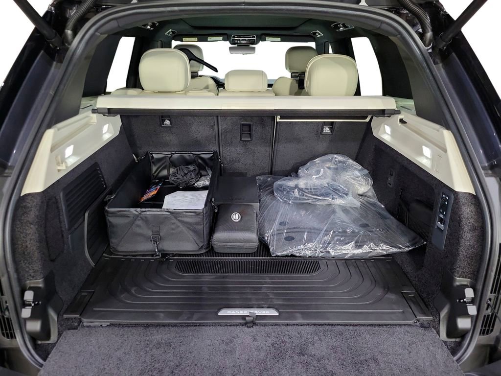 New 2026 Land Rover Range Rover SE image 28