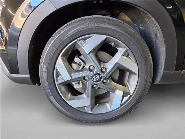 Used 2024 Hyundai Venue SEL FWD image 21