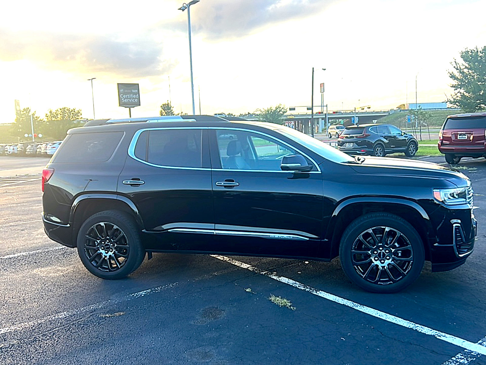 Used 2023 GMC Acadia Denali w/ Black Diamond Edition FWD image 4