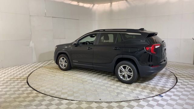 Used 2023 GMC Terrain SLE w/ Driver Convenience Package image 6