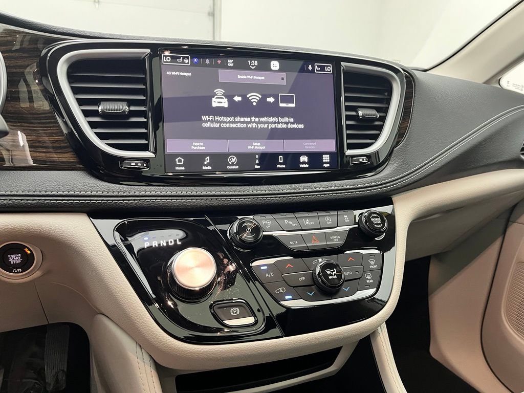 Used 2024 Chrysler Pacifica Limited FWD image 27