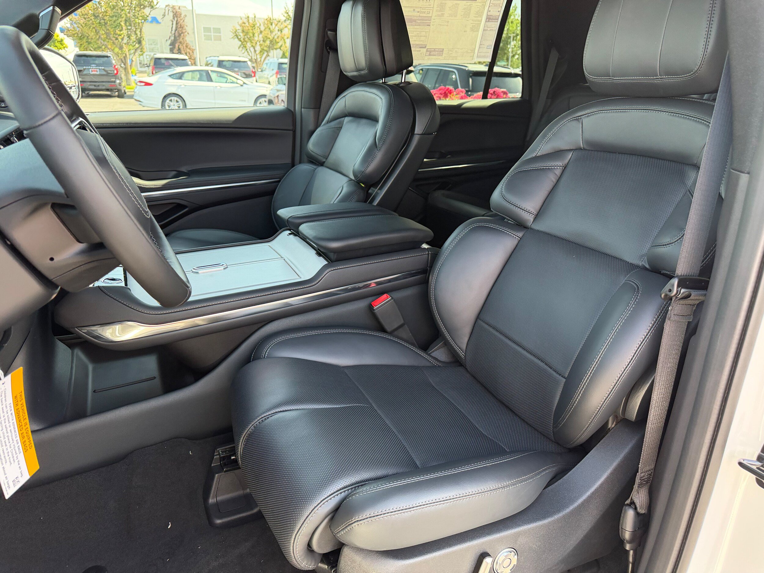 New 2026 Lincoln Navigator Reserve w/ Jet Appearance Package AWD/4WD image 11