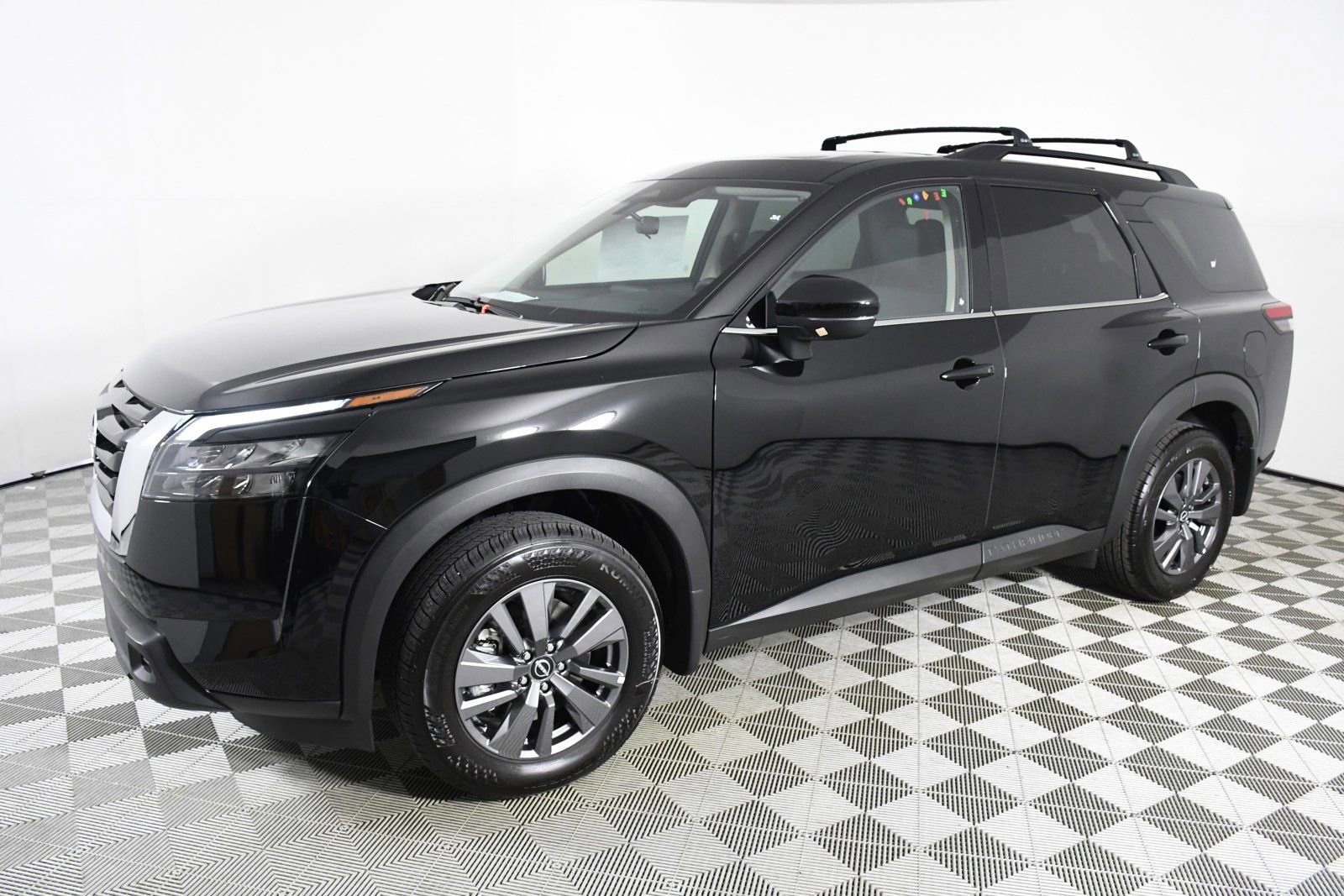 New 2024 Nissan Pathfinder SV w/ SV Premium Package image 6