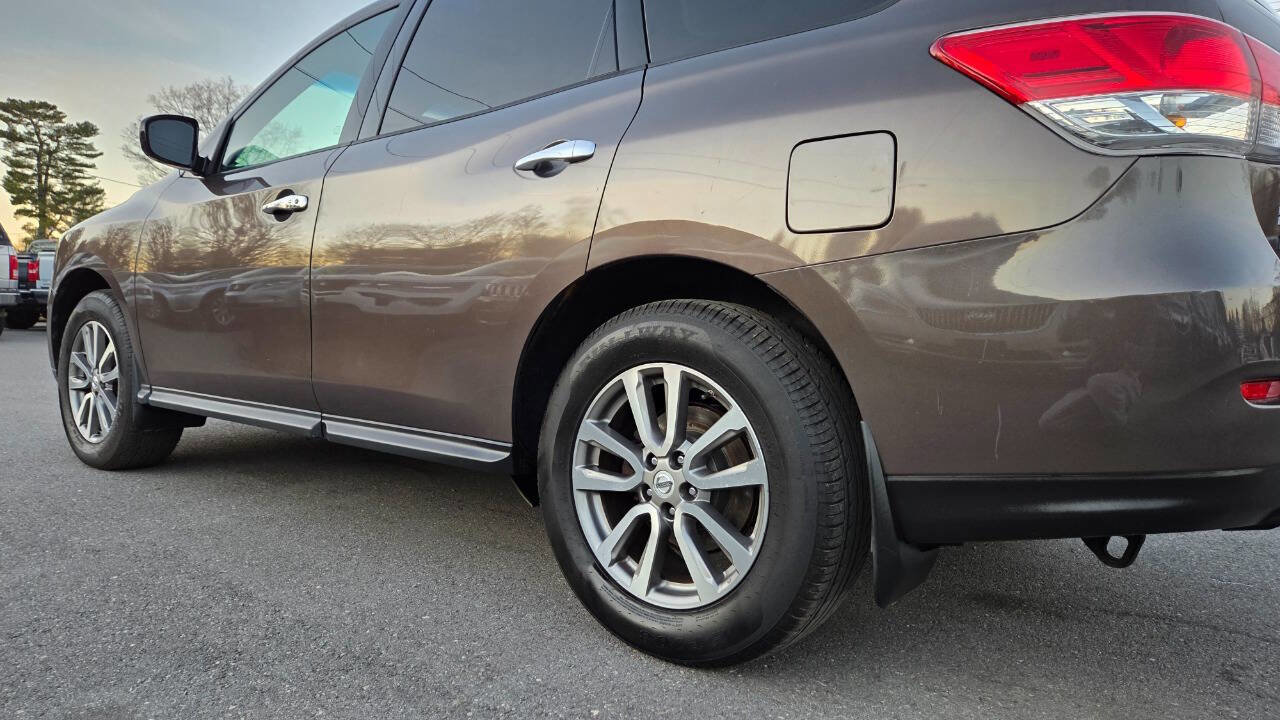Used 2015 Nissan Pathfinder SV w/ Cargo Package image 8