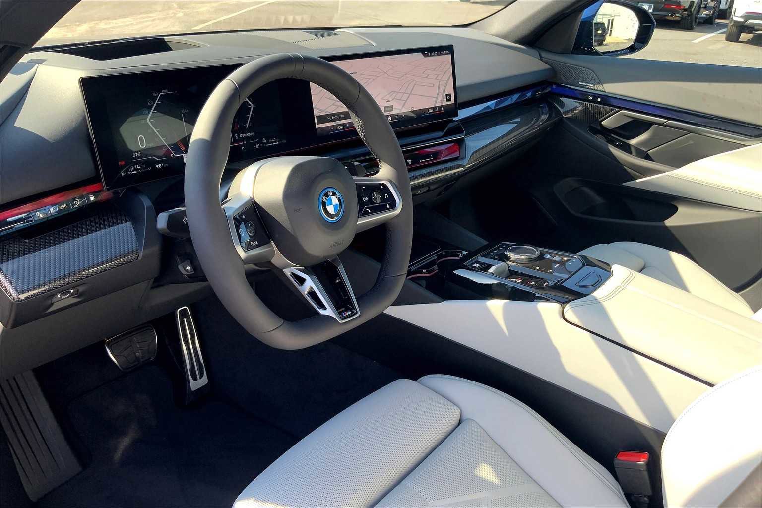 New 2026 BMW 550e xDrive w/ Premium Package image 7