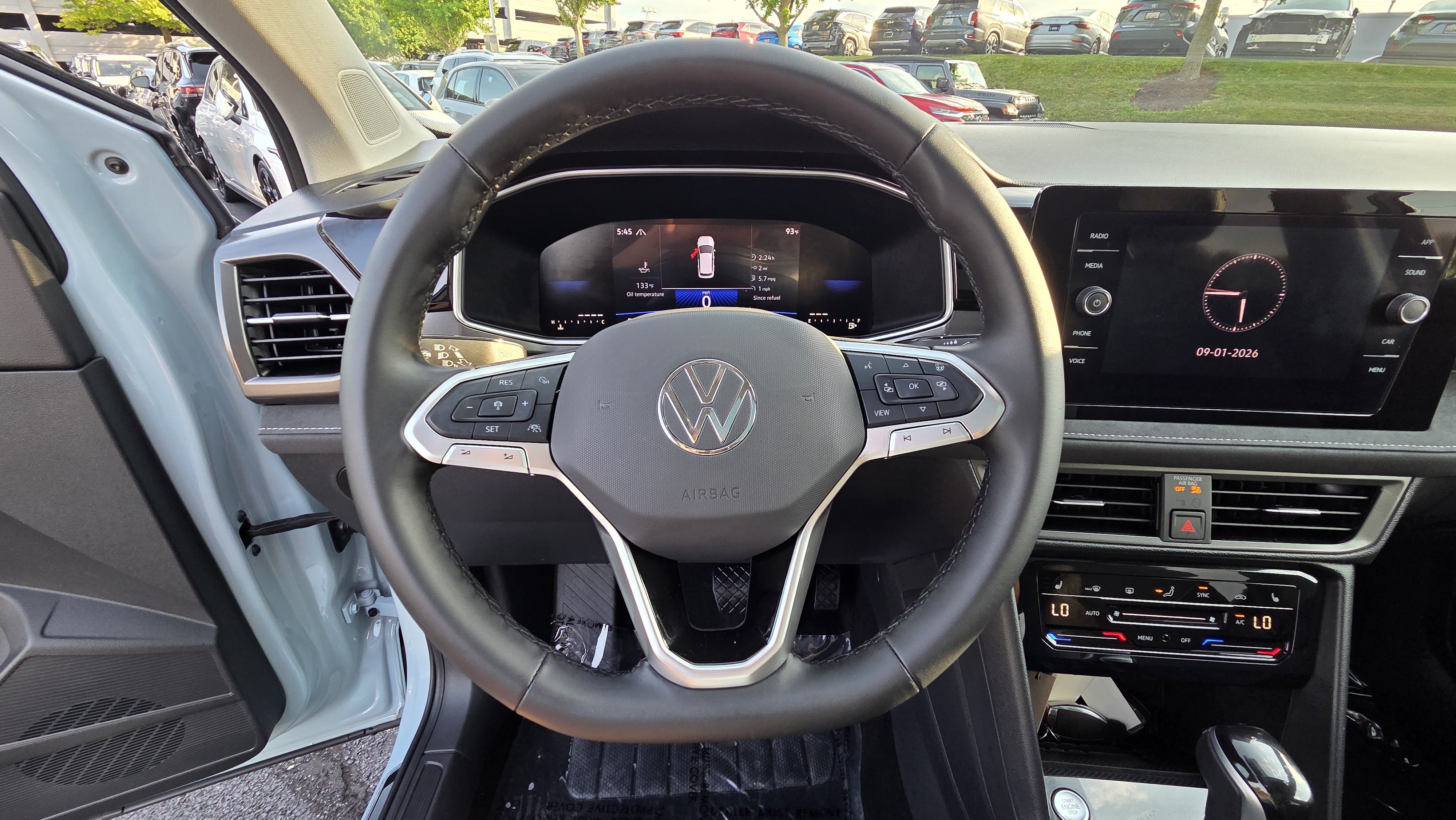 Certified 2025 Volkswagen Taos SE AWD/4WD image 18