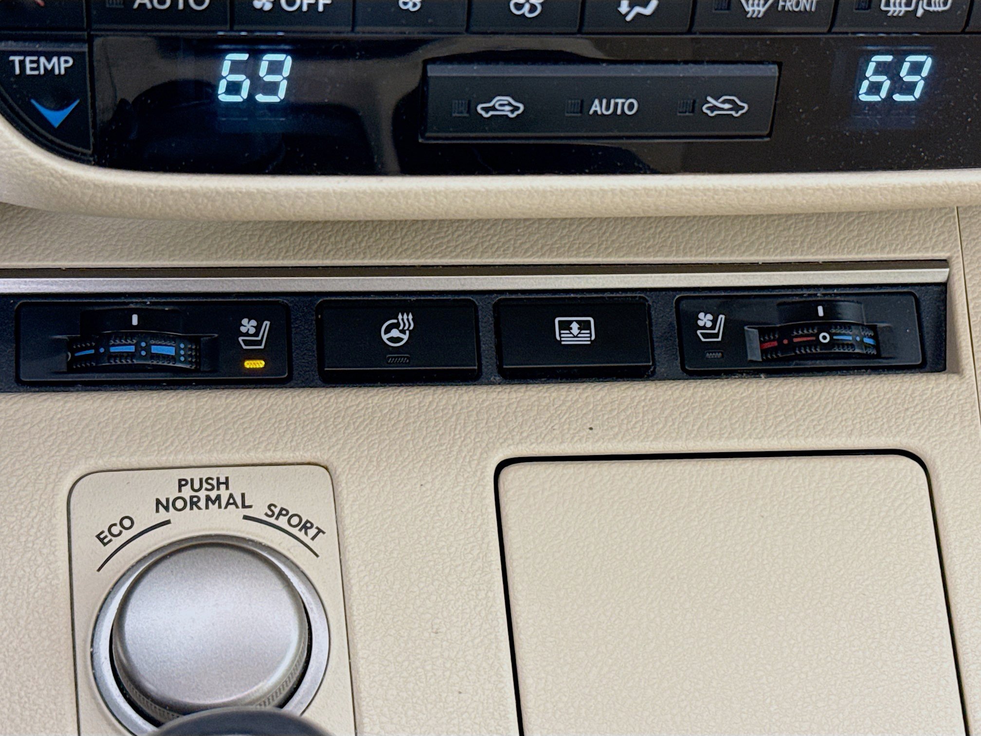 Used 2014 Lexus ES 350 w/ Ultra Luxury Package image 21