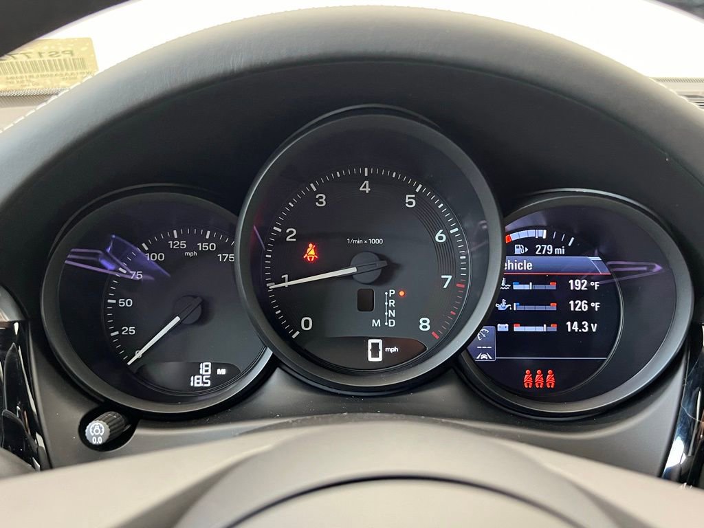 Certified 2025 Porsche Macan AWD/4WD image 10
