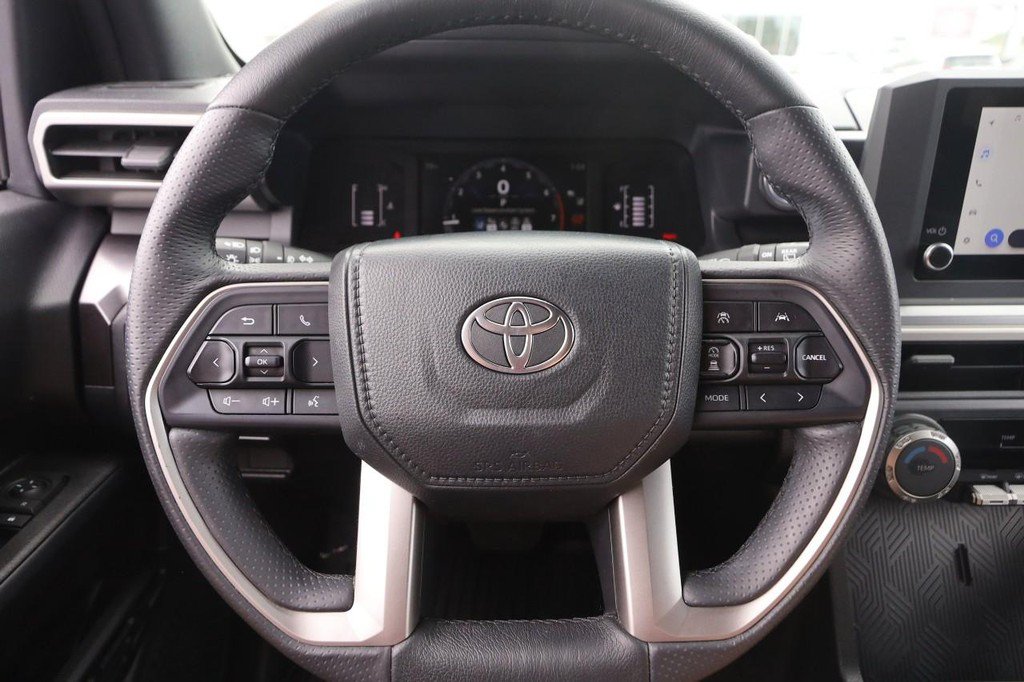 Certified 2025 Toyota 4Runner SR5 AWD/4WD image 24