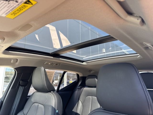 Certified 2025 Volvo XC40 B5 Core image 26