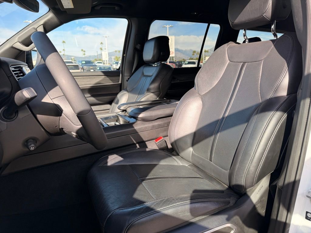 Certified 2024 Jeep Wagoneer Series II w/ Flexible Seating Group image 6