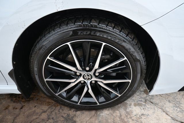 Used 2022 Toyota Camry SE w/ Cold Weather Package image 11