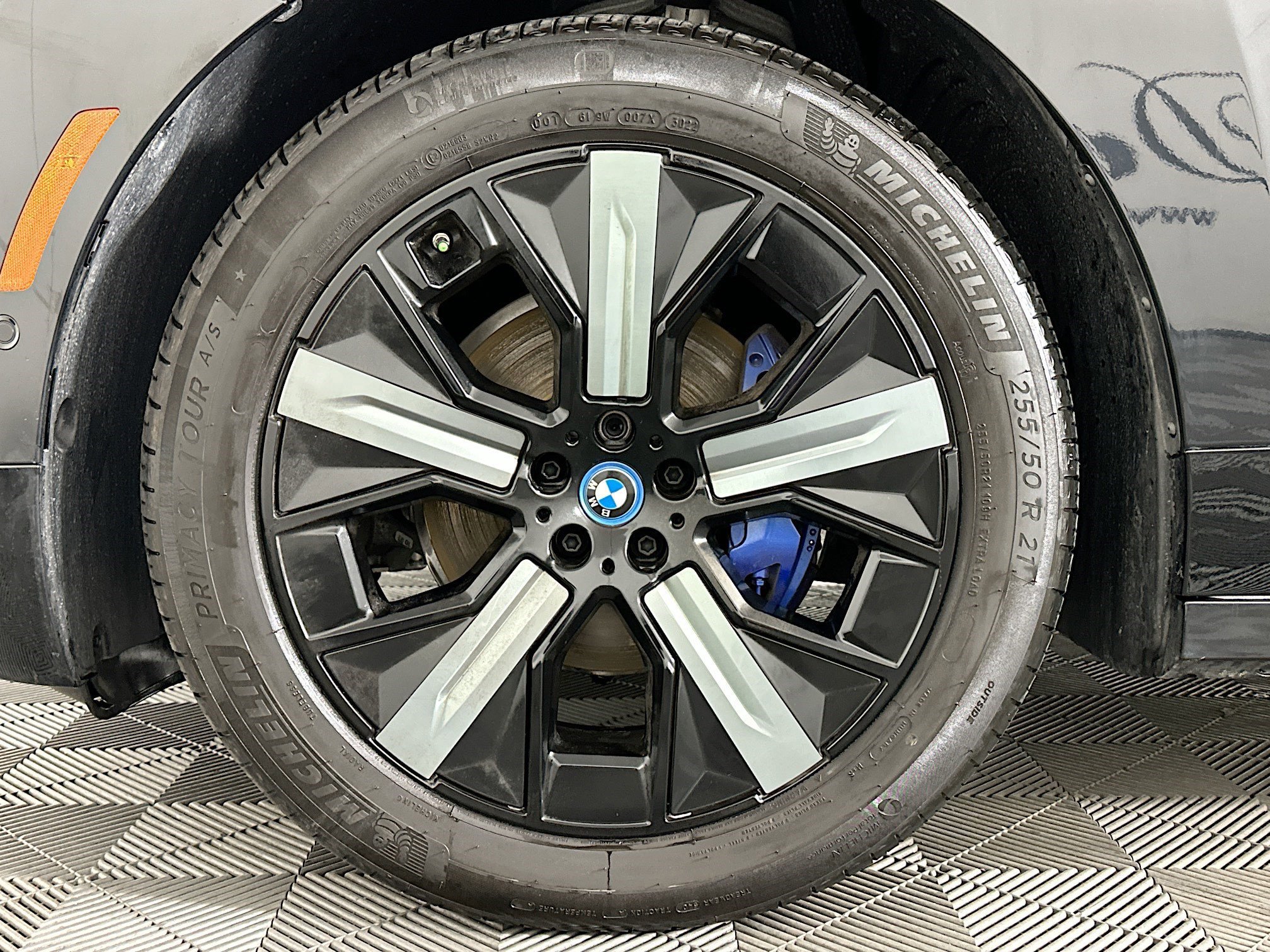 Used 2023 BMW iX xDrive50 w/ Premium Package image 35