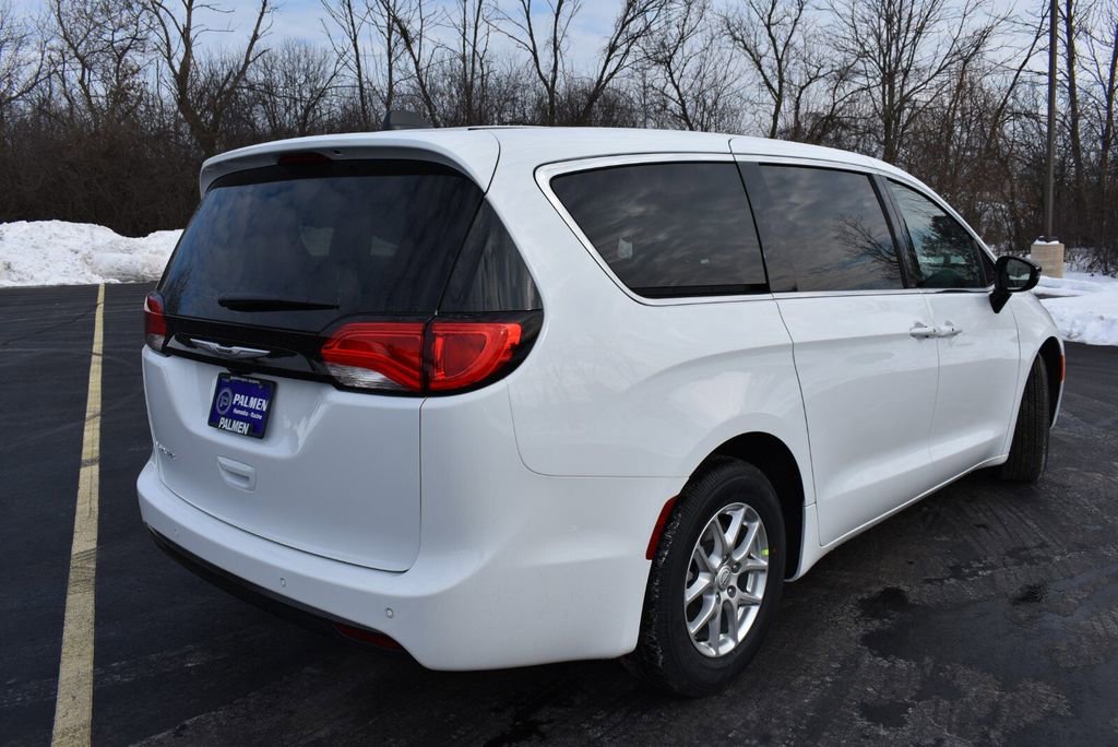 New 2026 Chrysler Voyager LX image 5