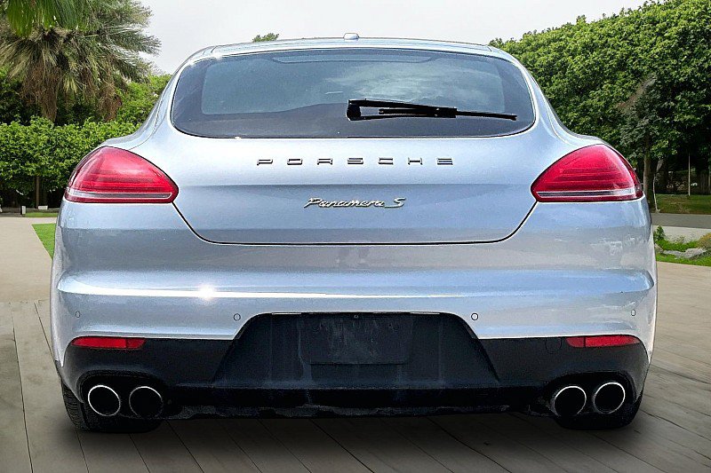 Used 2016 Porsche Panamera S RWD image 3