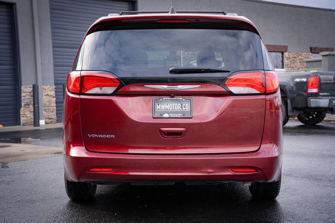 Used 2021 Chrysler Voyager Lxi image 8