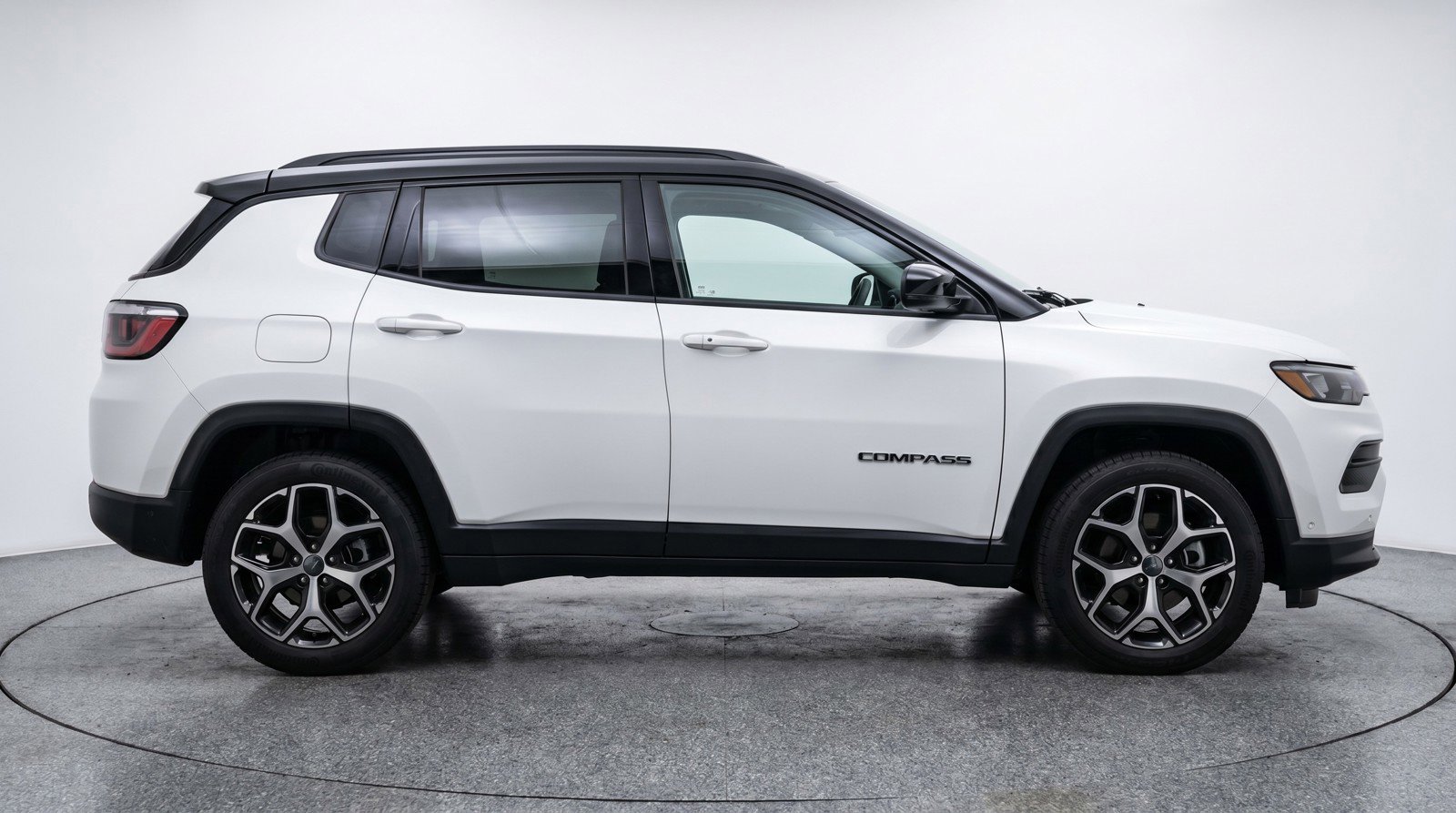 Used 2025 Jeep Compass Limited image 11