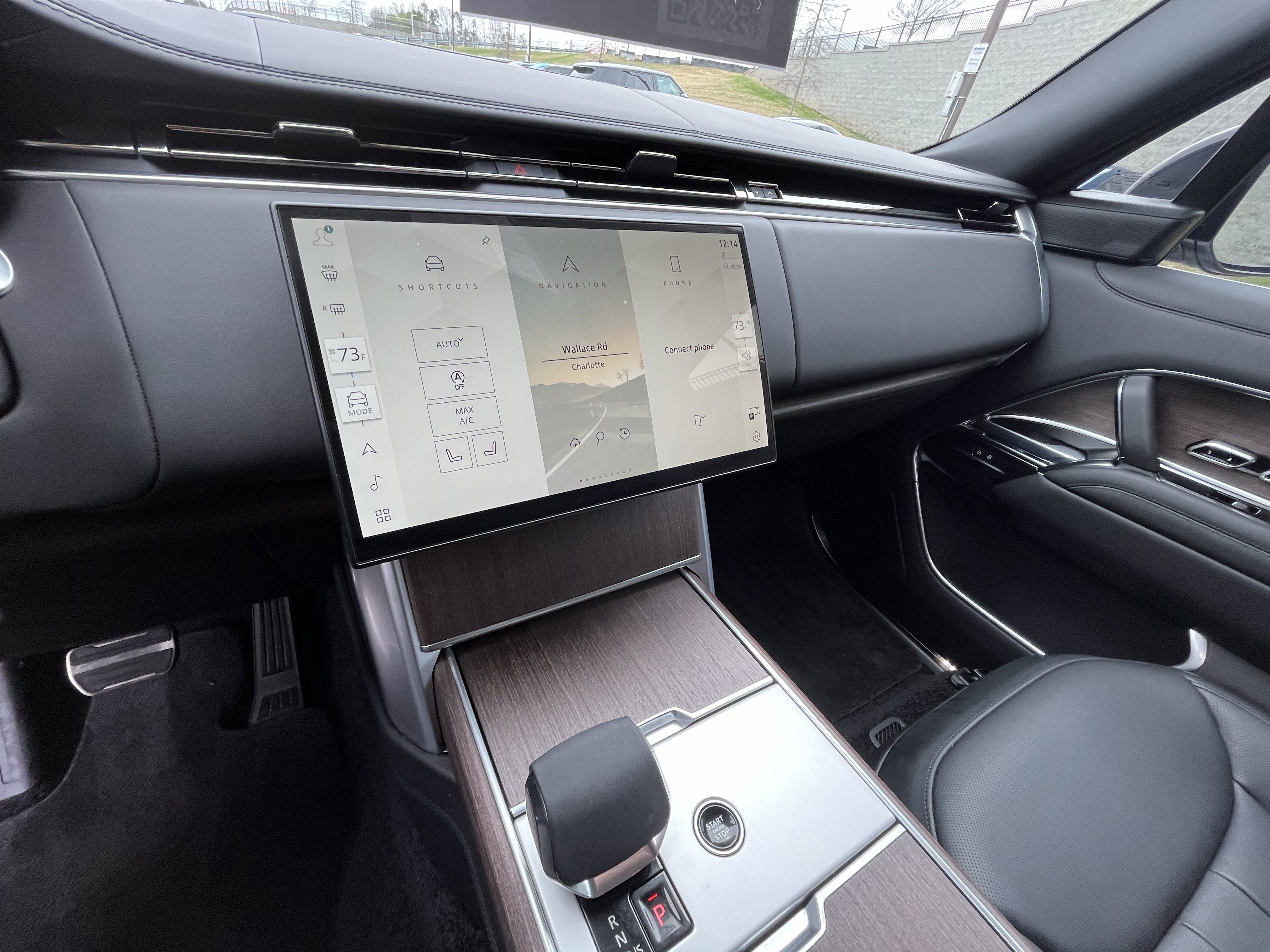 Certified 2025 Land Rover Range Rover SE image 25