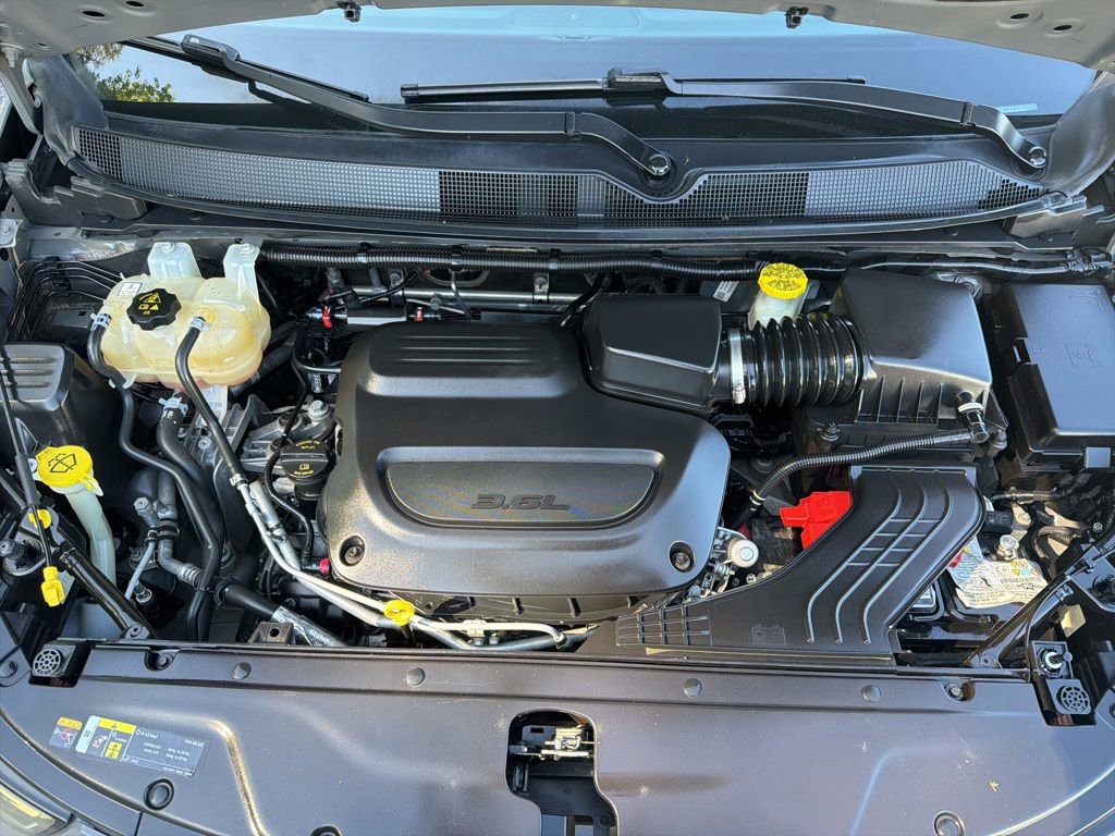 Used 2022 Chrysler Pacifica Touring-L image 11