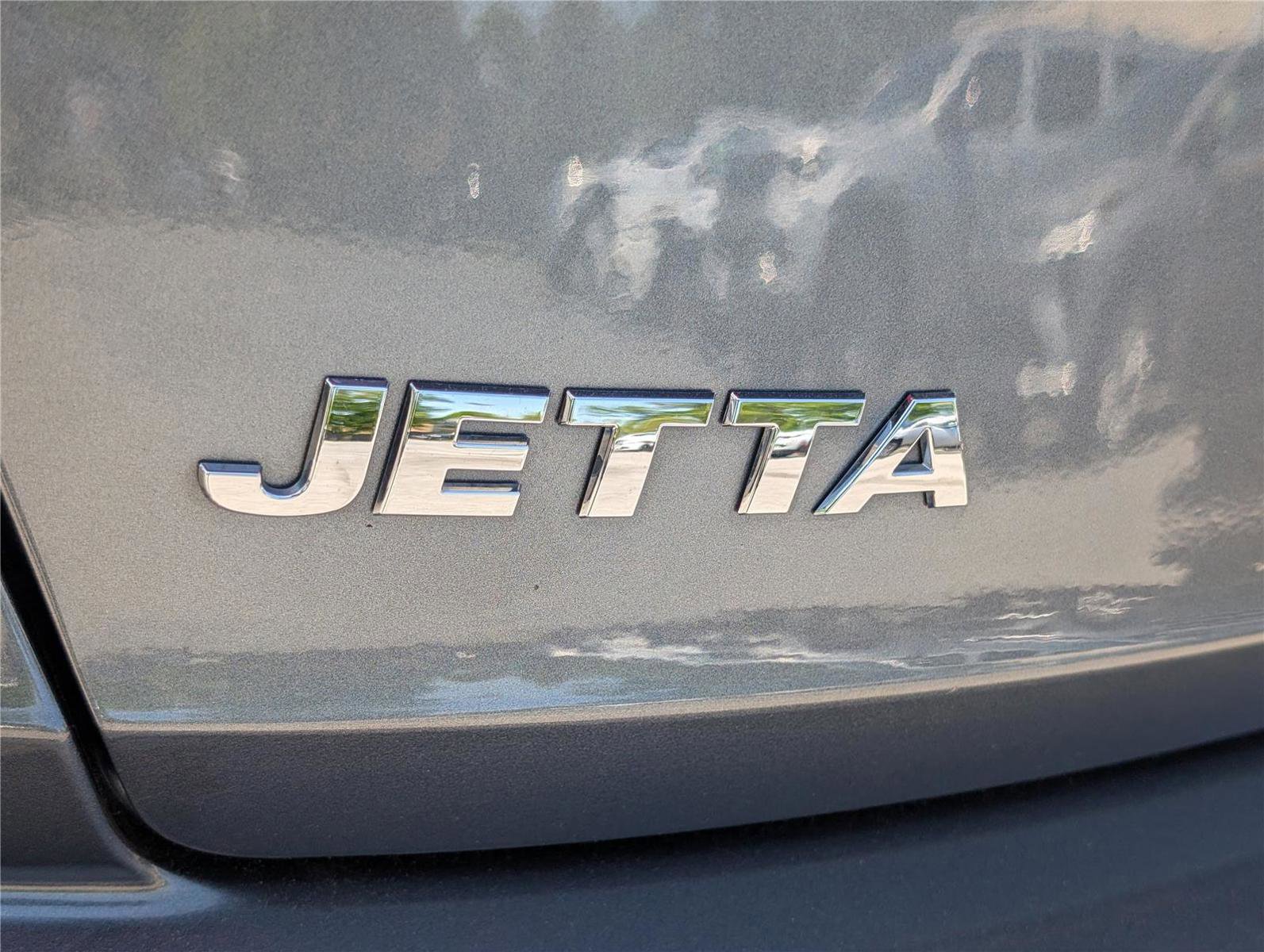 Used 2020 Volkswagen Jetta SE w/ SE Cold Weather Package FWD image 9