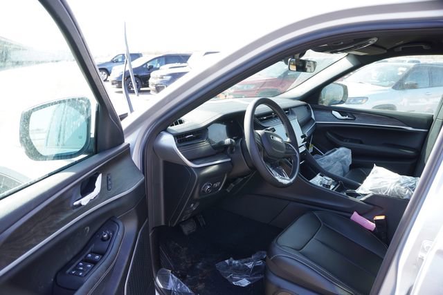 New 2026 Jeep Grand Cherokee L Limited image 10