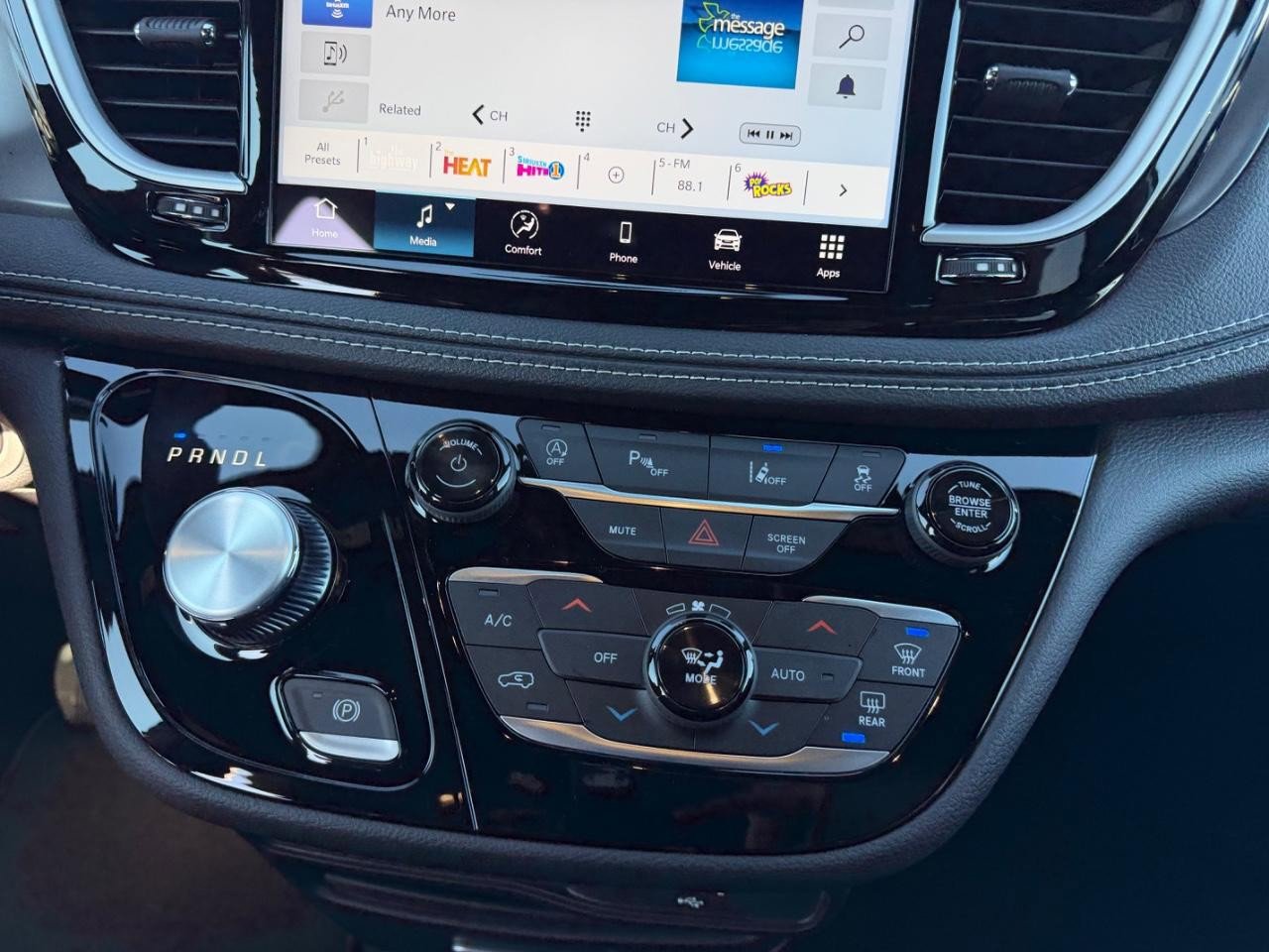 New 2026 Chrysler Pacifica Select FWD image 18