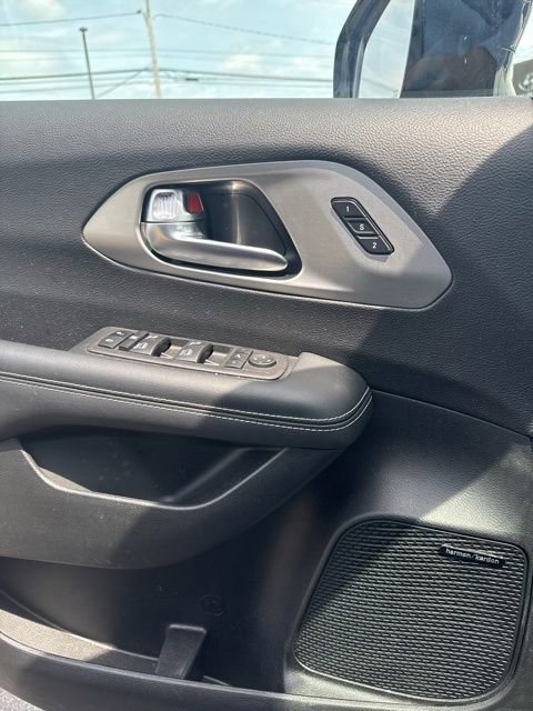 Used 2023 Chrysler Pacifica Limited w/ Uconnect Theater Family Group AWD/4WD image 10