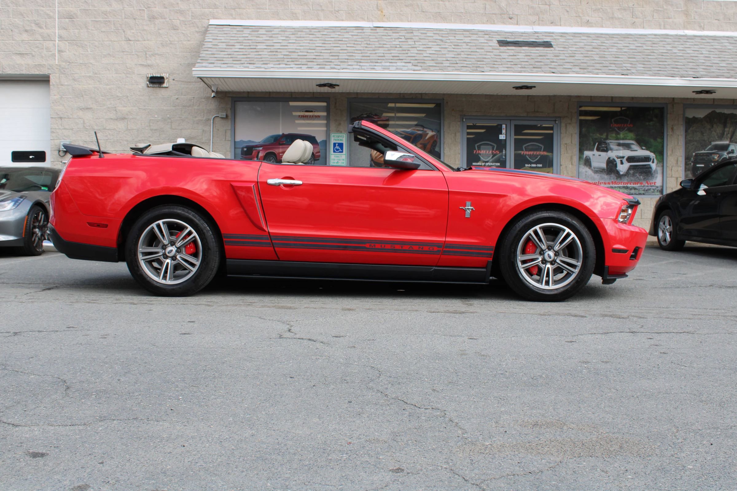 Used 2010 Ford Mustang Convertible image 29