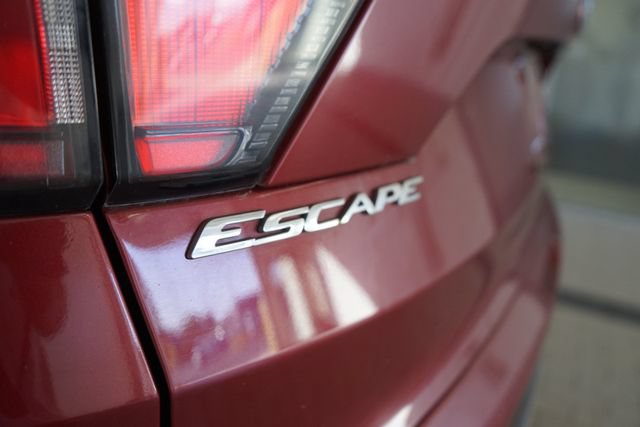 Used 2018 Ford Escape SE w/ SE Sync 3 Package AWD/4WD image 13