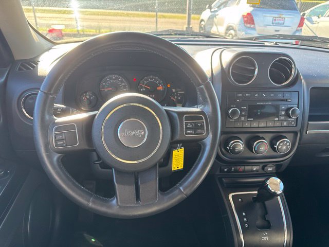 Used 2016 Jeep Patriot Latitude AWD/4WD image 13