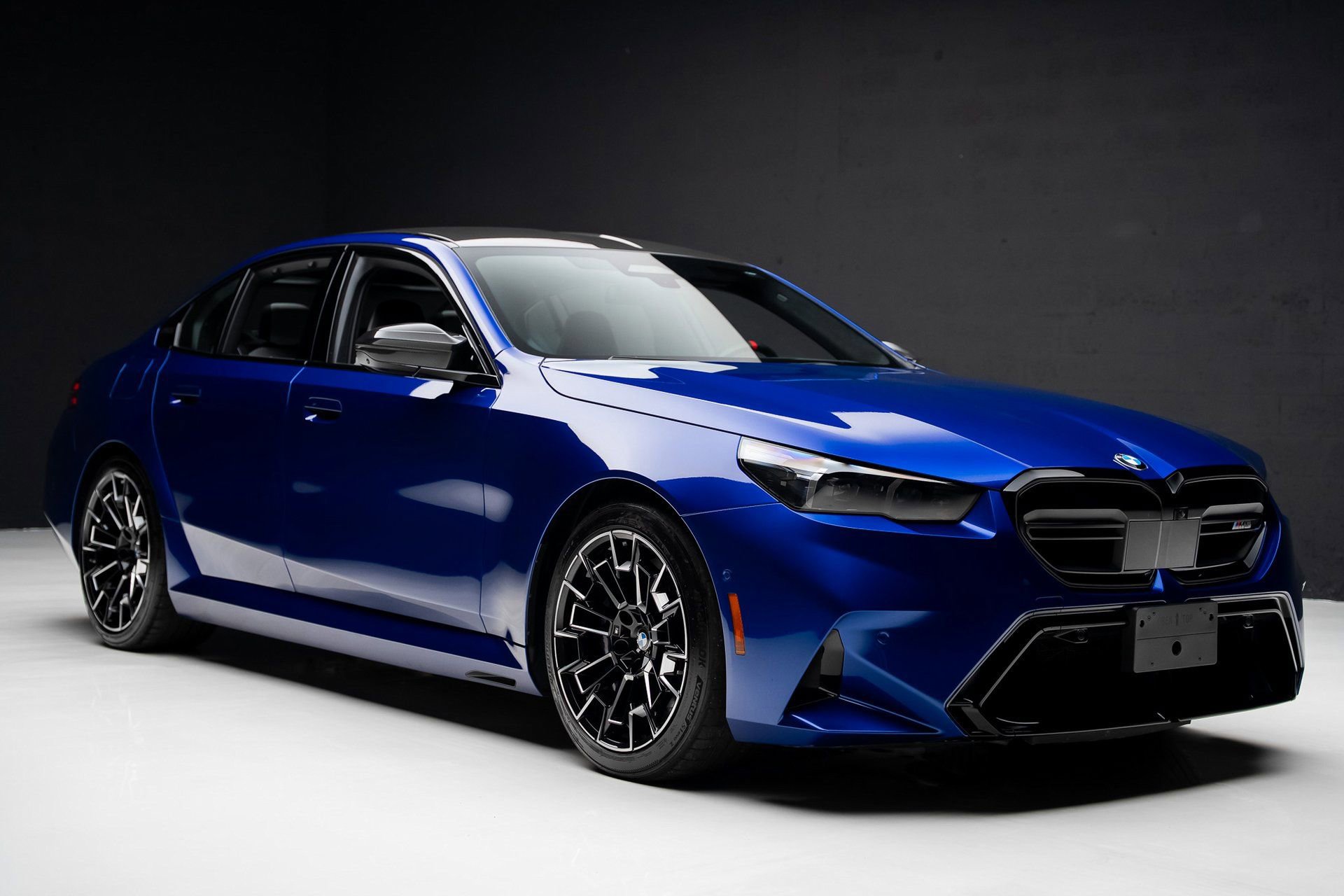 Used 2025 BMW M5 w/ Carbon Package image 89