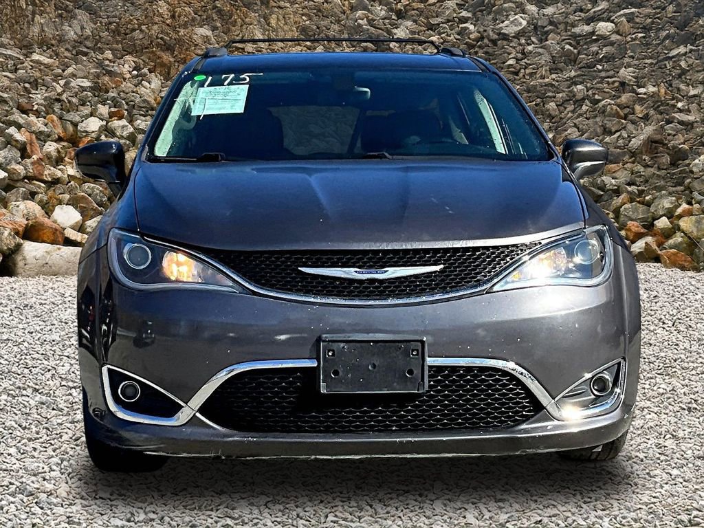 Used 2017 Chrysler Pacifica Touring-L image 3