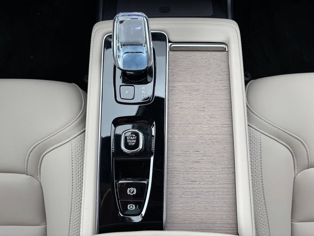Used 2026 Volvo XC90 B6 Plus w/ Protection Package AWD/4WD image 32