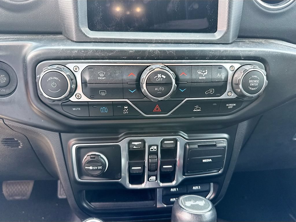 Used 2022 Jeep Wrangler Unlimited Sahara AWD/4WD image 14