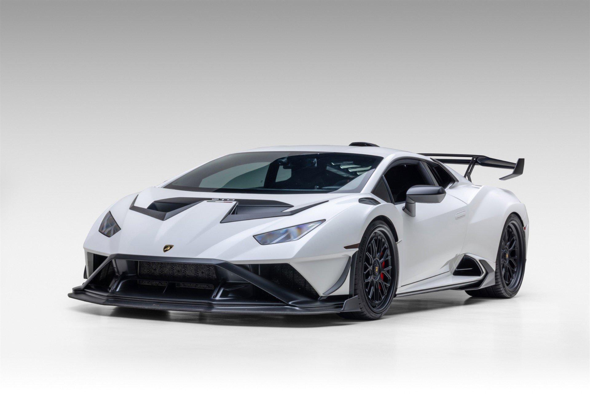 Used 2022 Lamborghini Huracan STO image 89