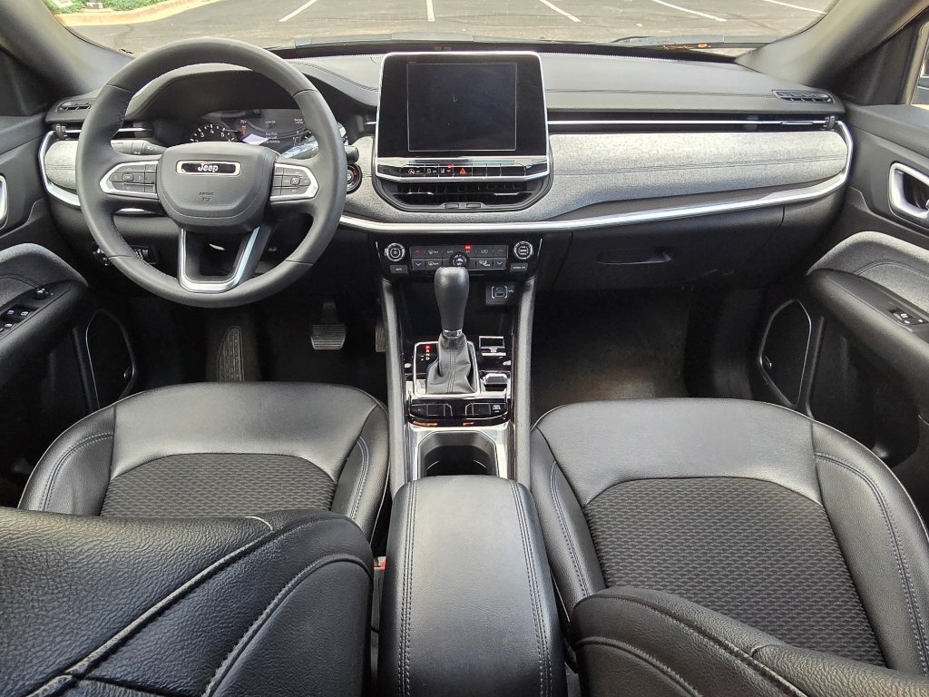 Used 2025 Jeep Compass Latitude w/ Sun & Sound Group AWD/4WD image 28