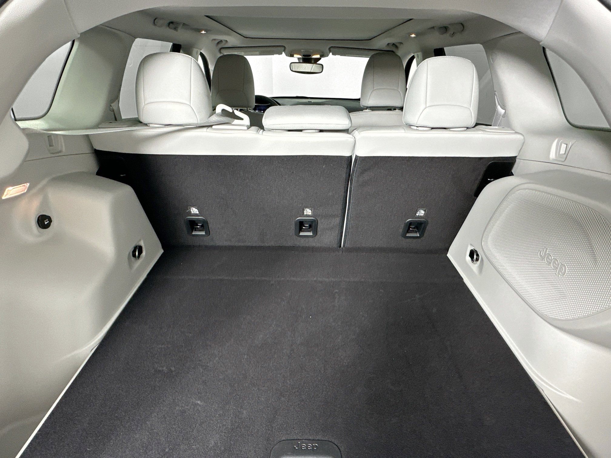 Used 2022 Jeep Cherokee Latitude Lux w/ Sun & Sound Group FWD image 25