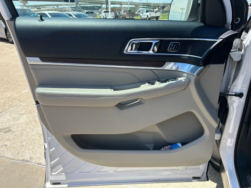 Used 2018 Ford Explorer Limited w/ Equipment Group 301A FWD image 10