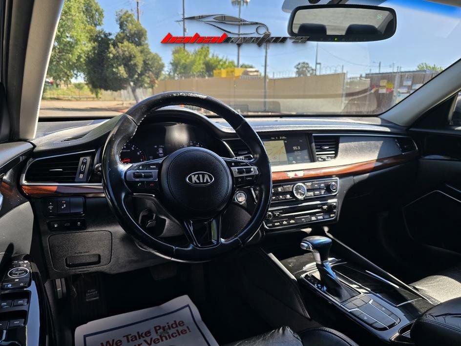 Used 2017 Kia Cadenza Premium w/ Luxury Package image 17
