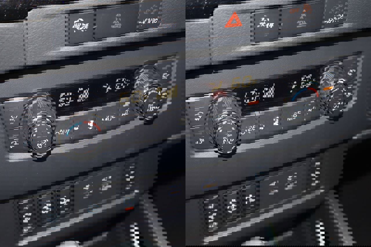 Used 2023 Nissan Frontier SV w/ SV Premium Package RWD image 26