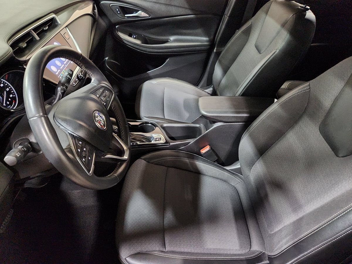 Used 2022 Buick Encore GX Select w/ Sport Touring Package FWD image 31